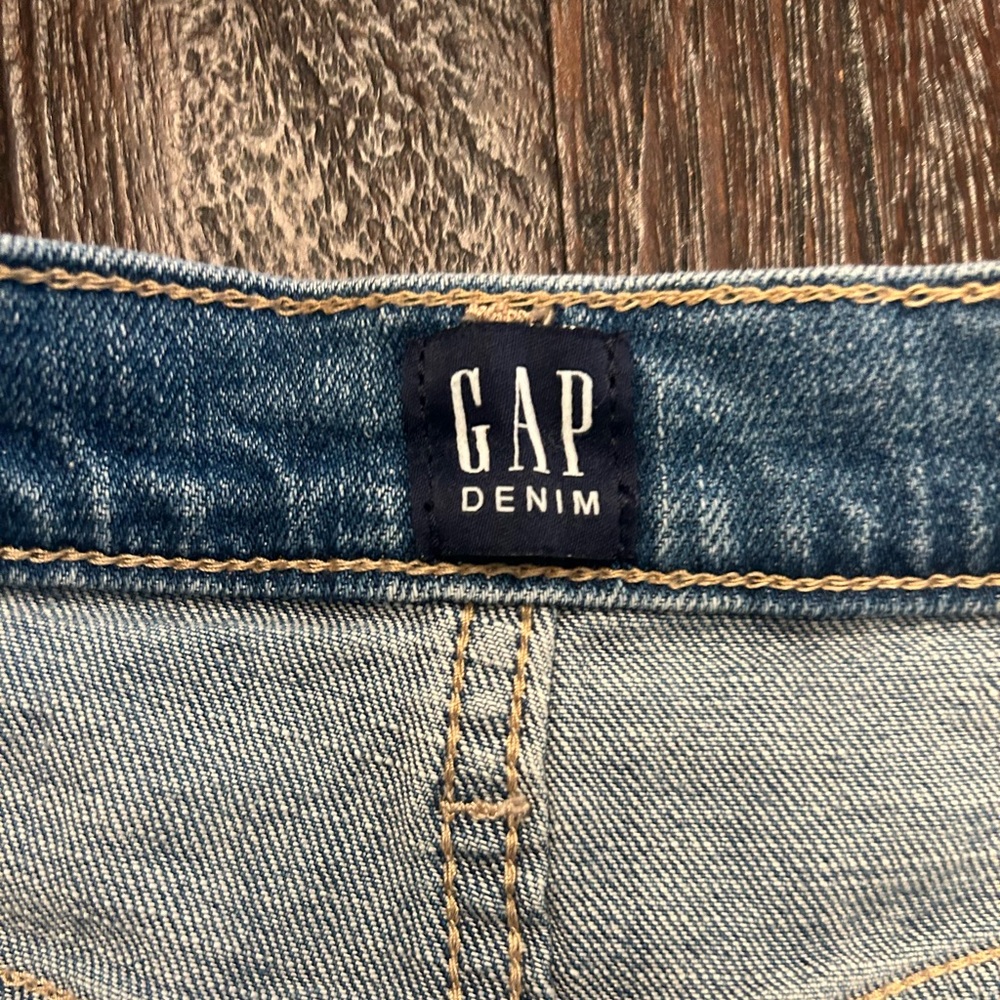 GAP Blue Jean Shorts Distressed Mid-Thigh - Picture 4 of 6